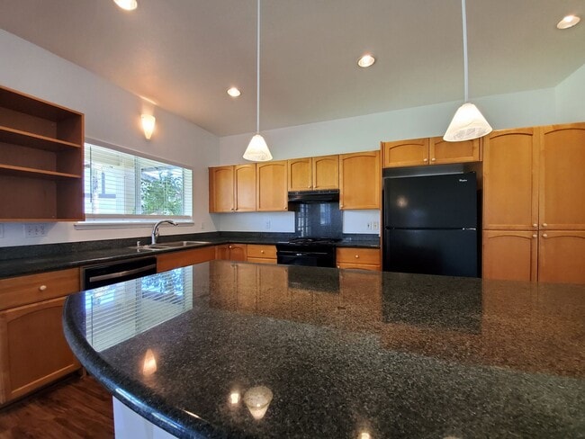 Building Photo - For Rent | 4 Bedroom, 3 Bathroom house with 2 Car Garage
