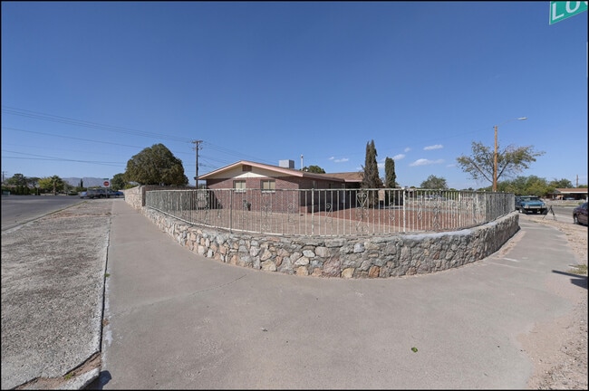 Photo - 3101 Kirkcaldy St