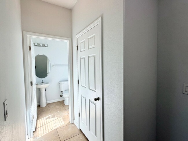 Photo - Stunning and spacious 5 bed, 2/5 bath in gated community in Melbourne
