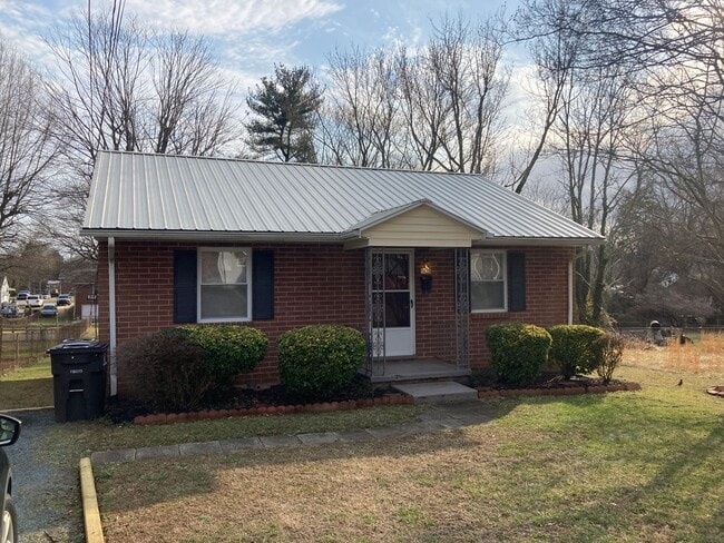 Photo - 1420 Verdun St House