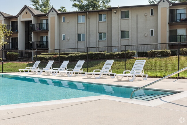 Pool - The Glens at Reed Station