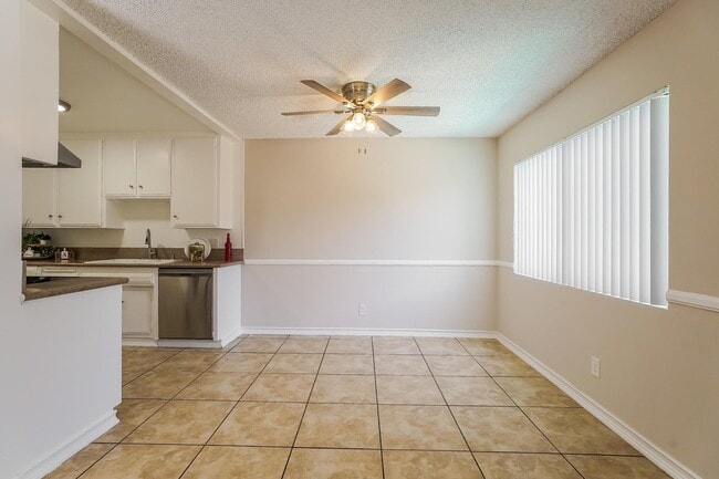 220 E Live Oak St Unidad 27