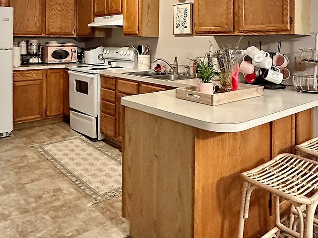 Photo - 9902 Fillmore St NE