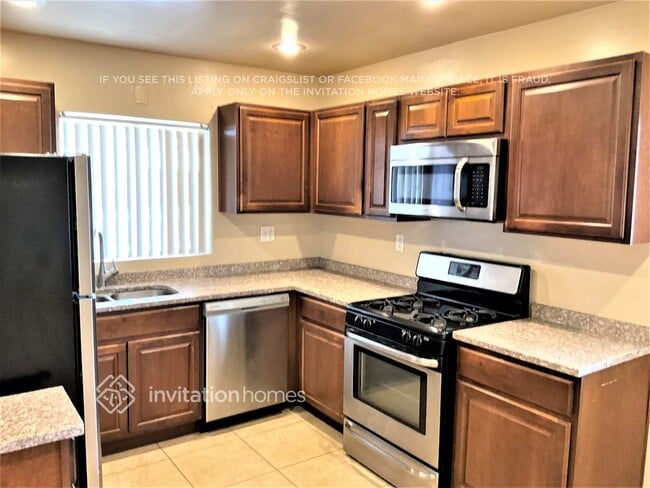 Photo - 527 W 1st St