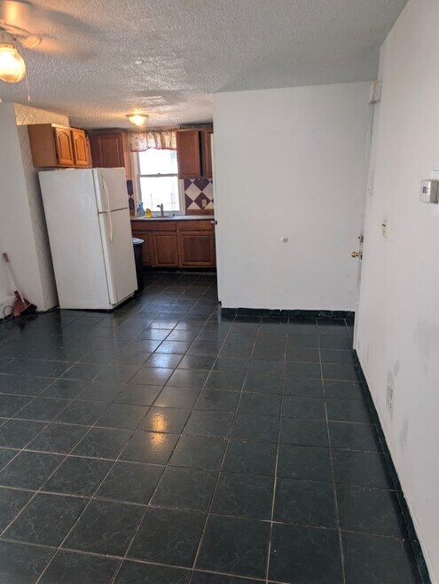 76 Grove Ave Unidad 2