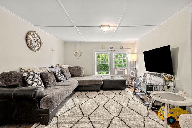 7 Pierce Ave Unit 4