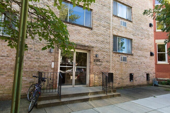 Photo - 1111 D ST NE
