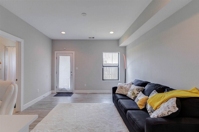 Photo - 3810 Leeland St