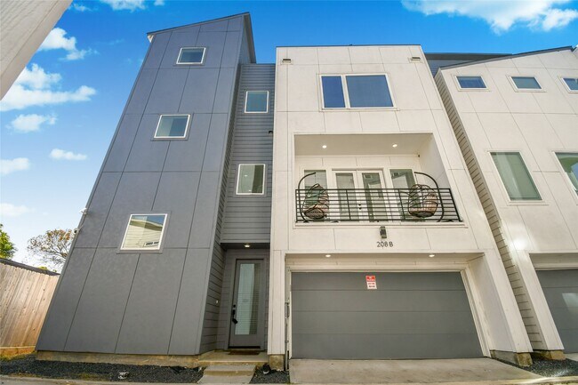 Building Photo - 208 N York St