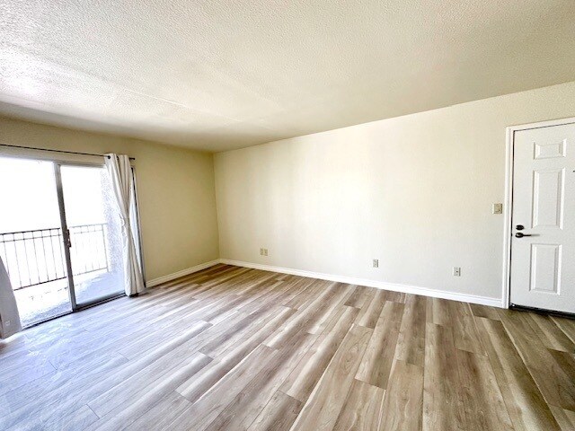 Photo - 4450 Sandy River Dr