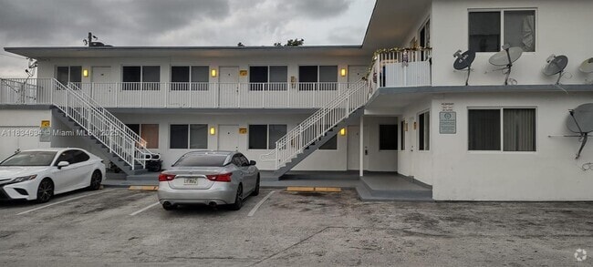 Building Photo - 101 NW 29th Ave Unit 3 Rental