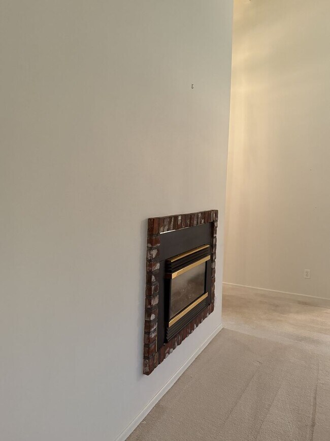 Photo - Beautiful Ranch-style Home In Raleigh Hills/ Royal Woodlands Neighborhood - Vaulted Ceilings, Exp...