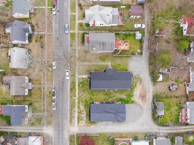 Photo - 222 W 31st St Unidad 222 W 31st St, B