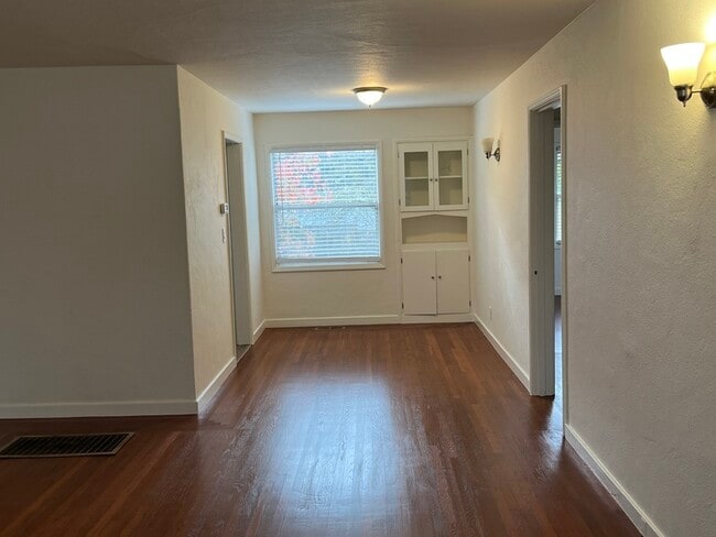 Photo - 242 Grant St