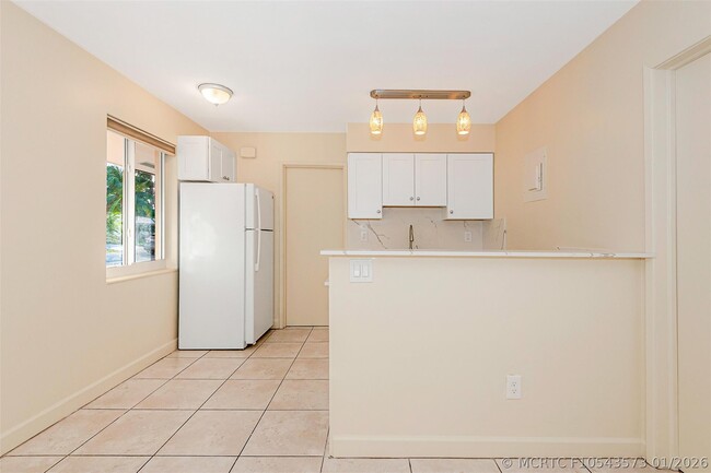 Photo - 2581 NE 11th Ct Unit 2585