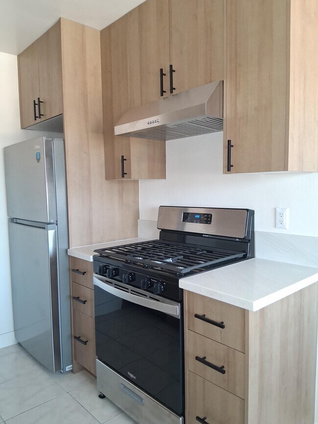 9222 S Budlong Ave Unit 5