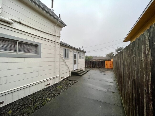 Photo - 2015 B St Unit 2015 B #3 [PRM: Marlene]