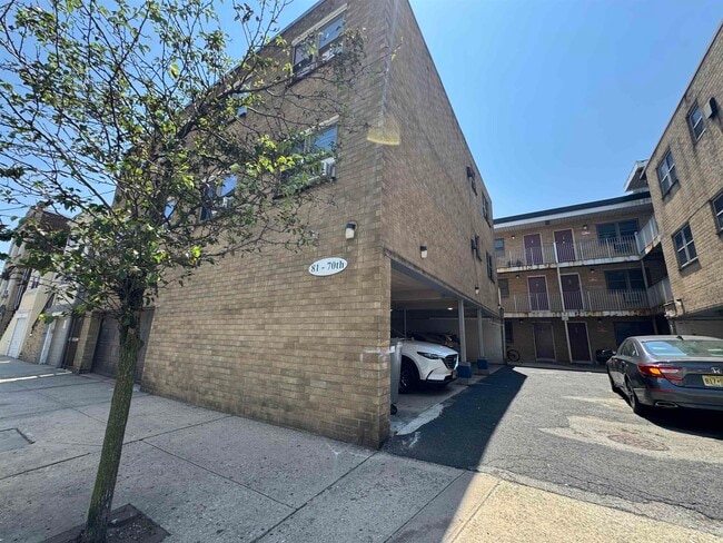 Building Photo - 81 70th St Unit 7 Rental
