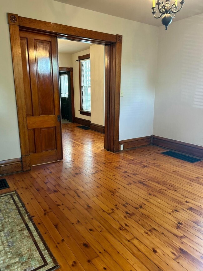 Photo - 118 E Kossuth St