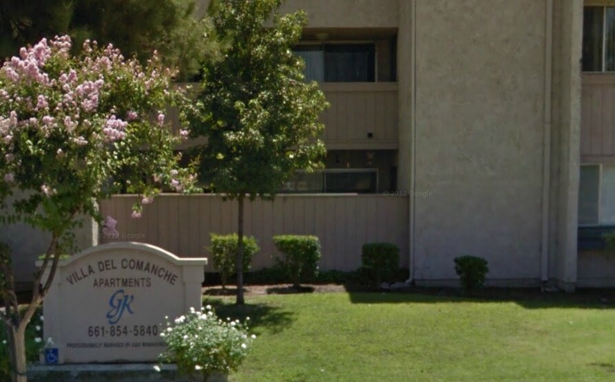 Primary Photo - Villa Del Comanche Apartments