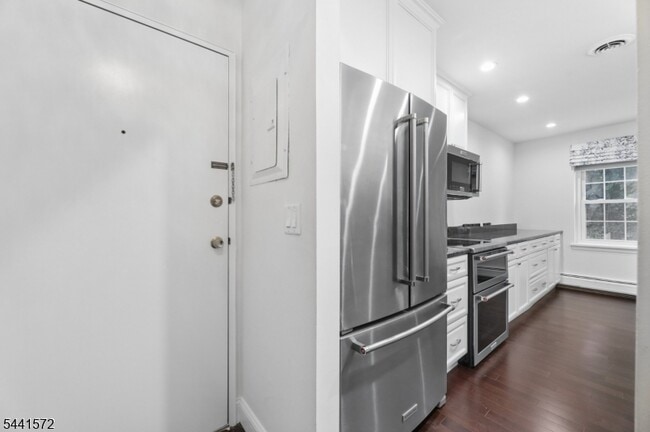 Photo - 364 E Ridgewood Ave Unit 3