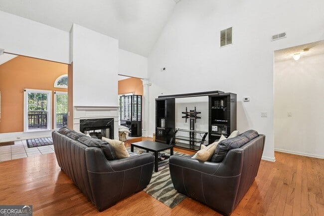 Photo - 255 Squire Ln