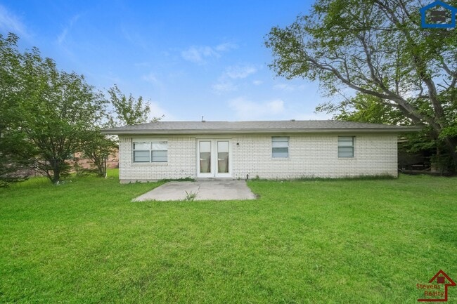 119 SE Surrey Ln