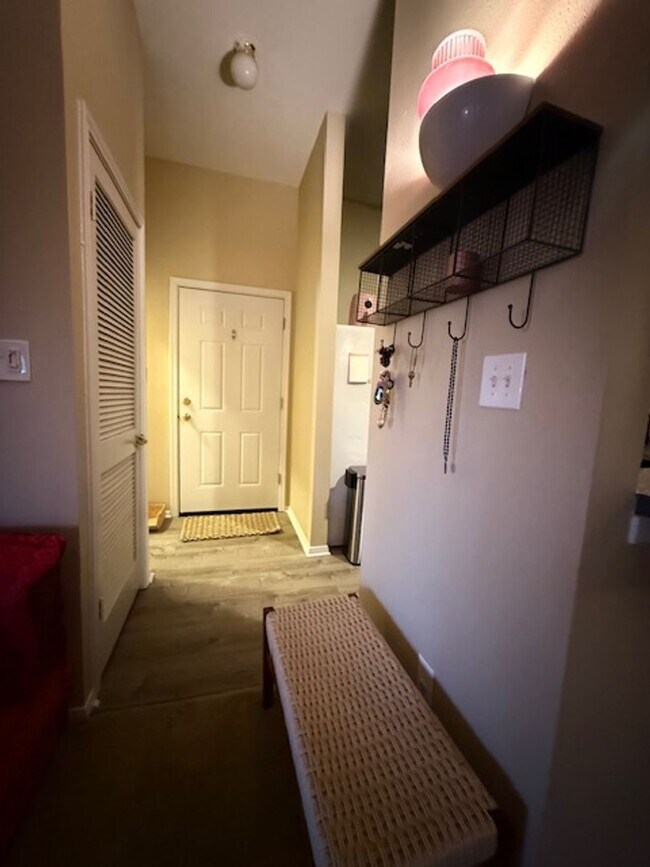 Photo - 608 Squire Ln Unidad K