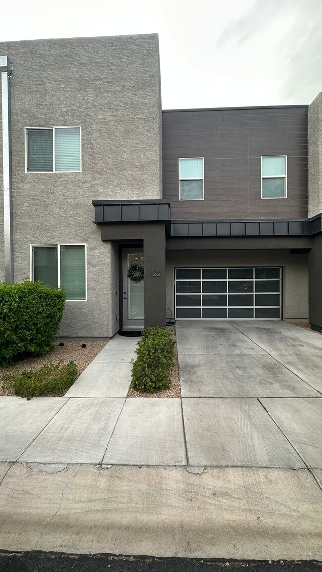 Building Photo - 3/2.5 Condo in Gated Complex Unit 122