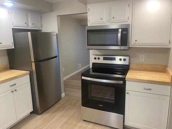 Photo - 74 Willowick Dr