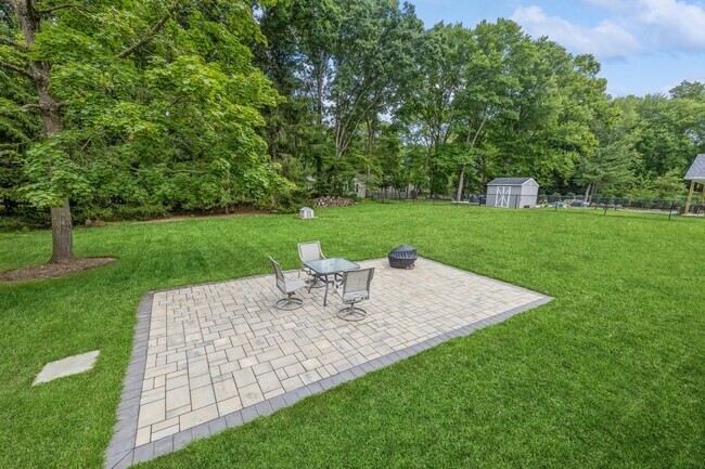 Photo - 558 Baylor Ave