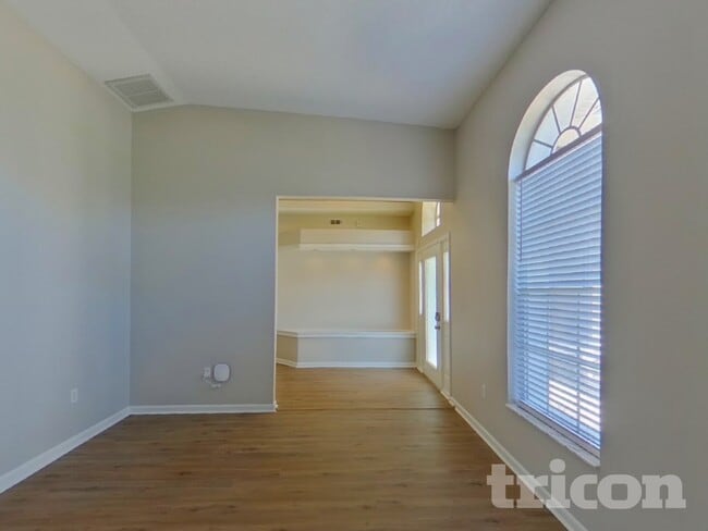 Photo - 1559 McAuliffe Ln
