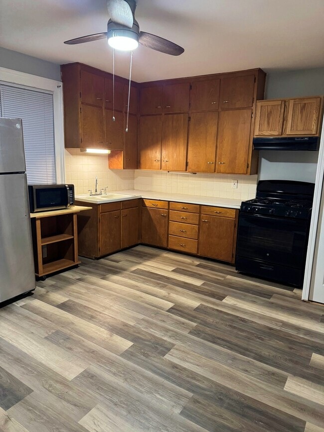 Photo - 318 W Hurlbut Ave