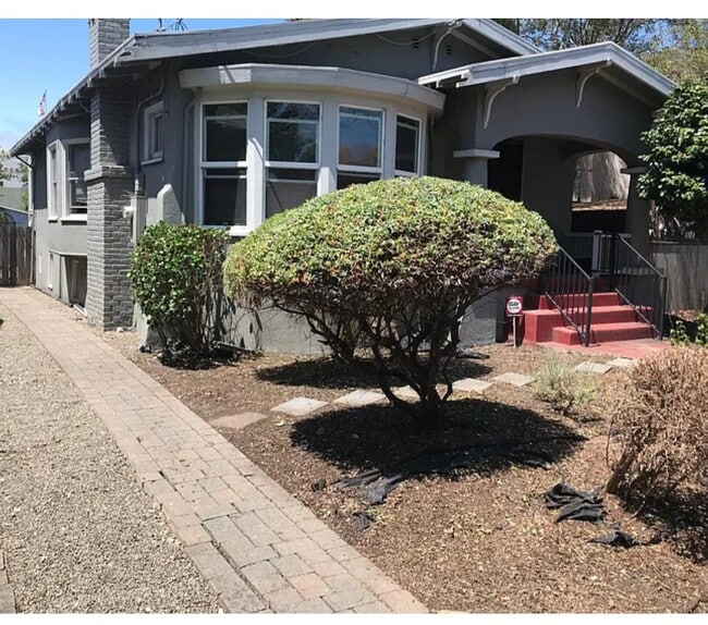 Building Photo - 4315 Essex St