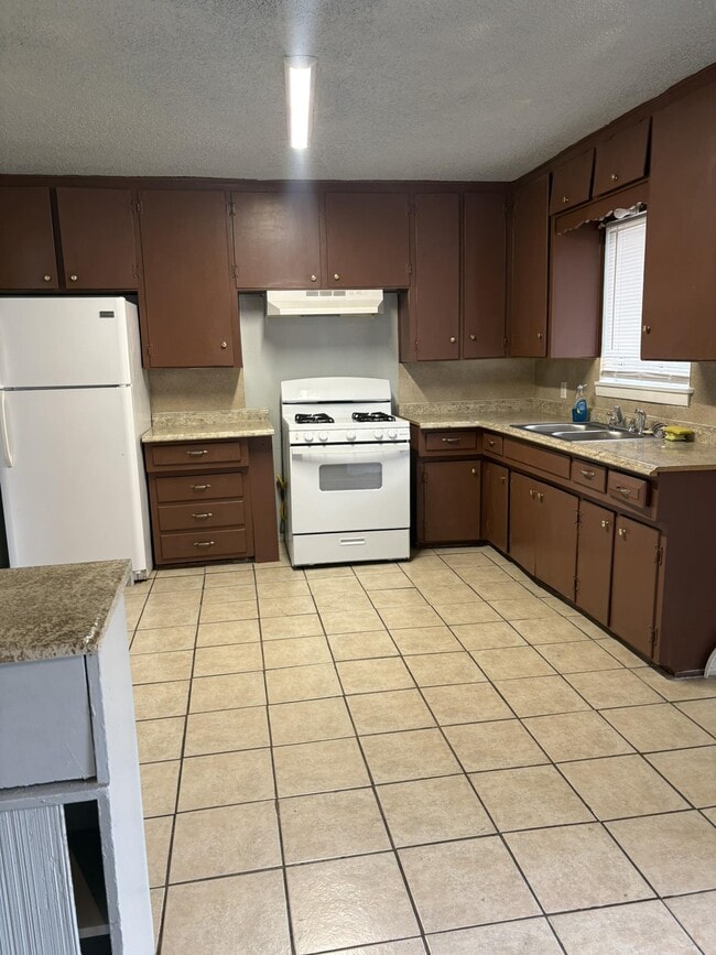 Photo - 2125 Kingsdale Dr