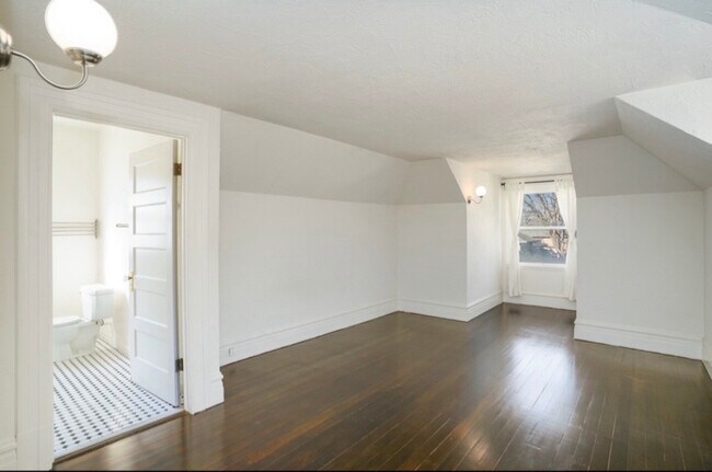 Photo - 1525 Broadway