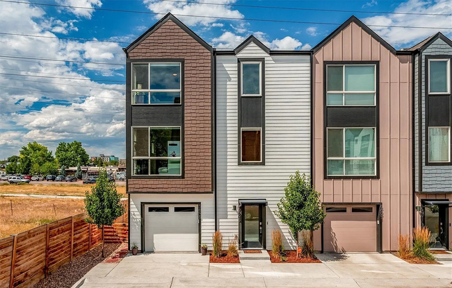 Outside Front - 5695 W 11th Pl Townhome