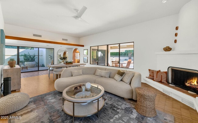 9447 E Calle De Valle Dr