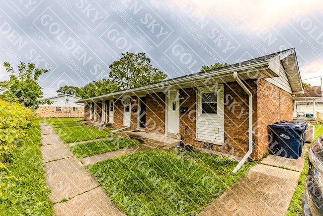 Building Photo - 2404 State St Unit 4