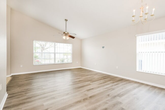 Photo - 515 Winthrop Pl