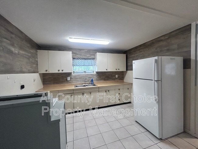 Photo - 613 1st Ave NE