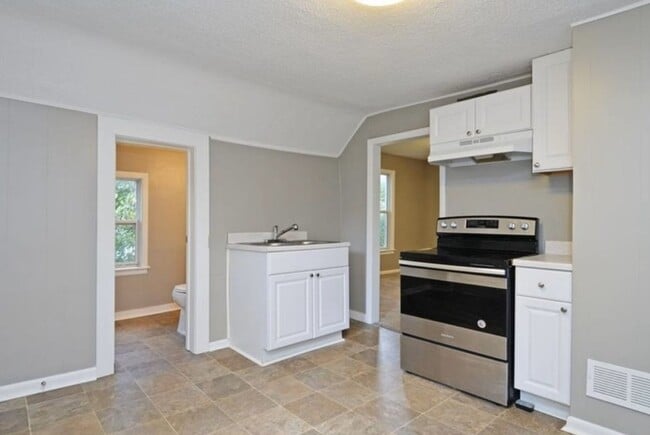 Photo - 1028 28th Ave NE Unit 2