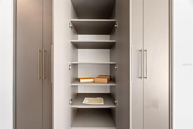 Photo - 422 24th St N