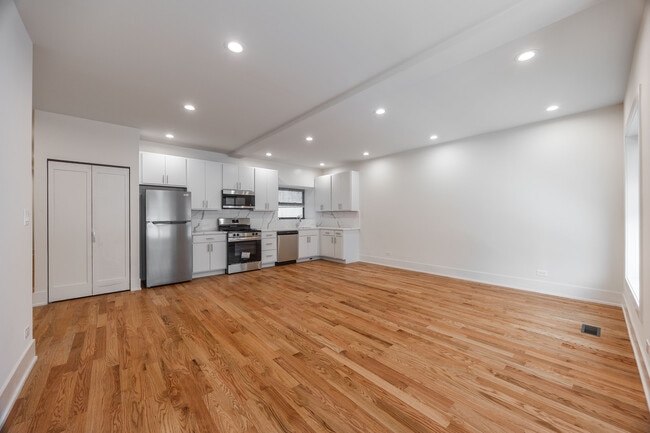 Photo - 652 W Gordon Ter