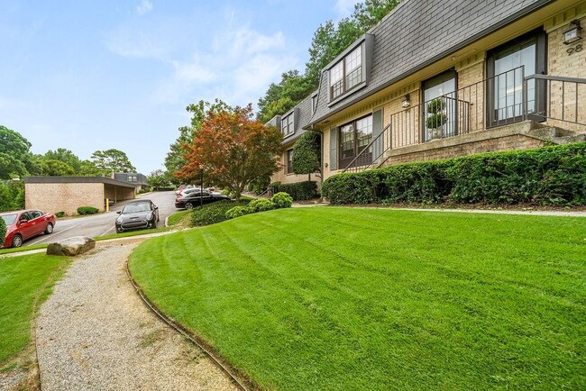 Photo - 103 La Rue Pl NW