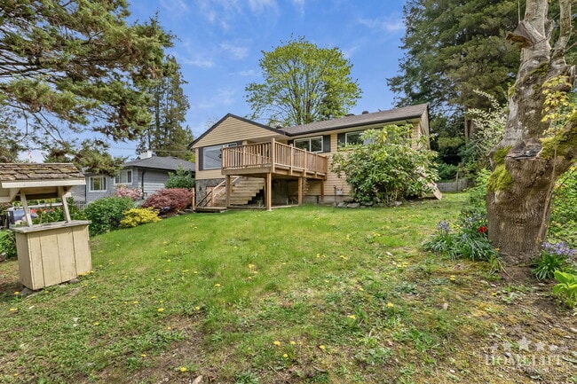 Photo - Bright 3 Bedroom Upper Level Home in Cedar Hills Surrey Spacious Family Living Unité Upper House