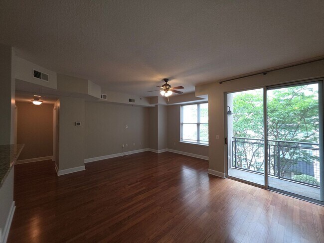 Photo - BH-fleh1315 Unit 1315 East Boulevard  404