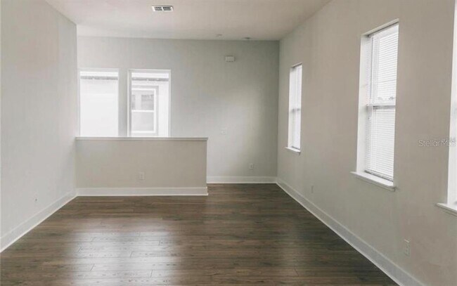 Photo - 6824 Bridgman St