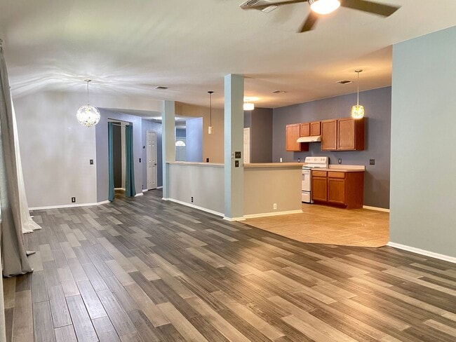 Photo - 1911 Wormack Way