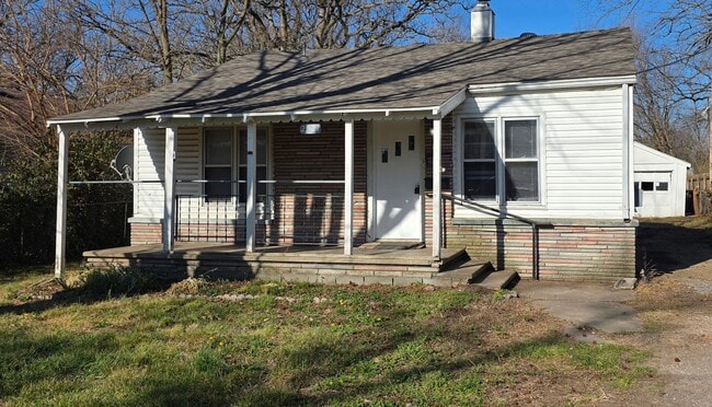 Building Photo - Updated!  2 Bedroom 1 Bath home! $895!